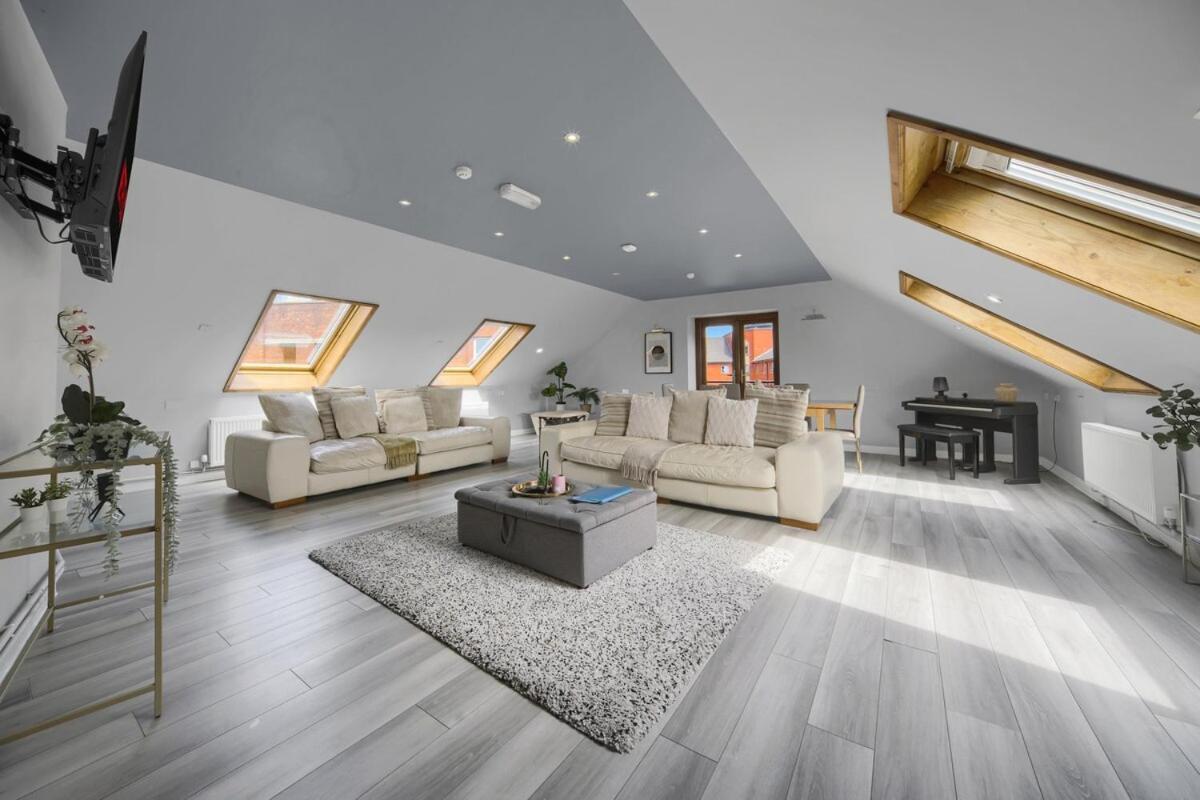 Luxury Penthouse - - Apartment *